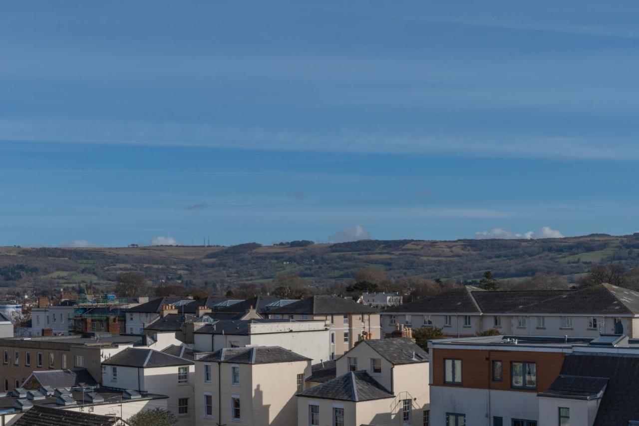 Central Penthouse With Hot Tub & Views 22 Cheltenham Exterior foto